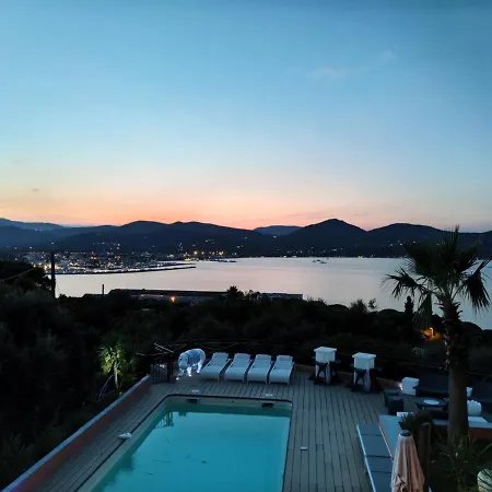 Villa Rose - Vue Panoramique Sur Le Golfe De Saint -Tropez ヴィラ サントロペ